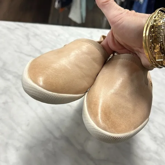FRYE Melanie Slip on Shoes in Crean Size 8.5