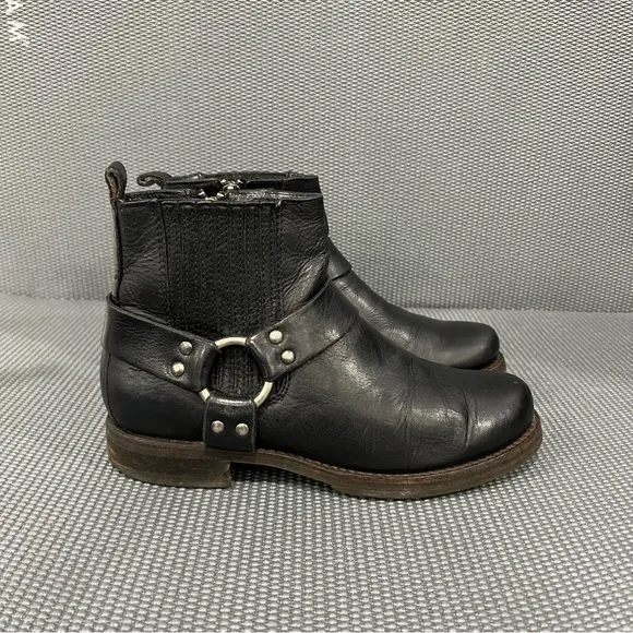 Frye Veronica Harness Short Ankle Boots‎ Side Zip Black Leather Womens Size 6.5