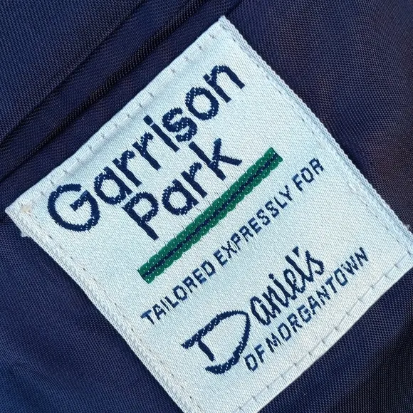GARRISON PARK MEN'S VINTAGE PURE WOOL NAVY BLUE BLAZER W/GOLD BUTTON ACCENTS