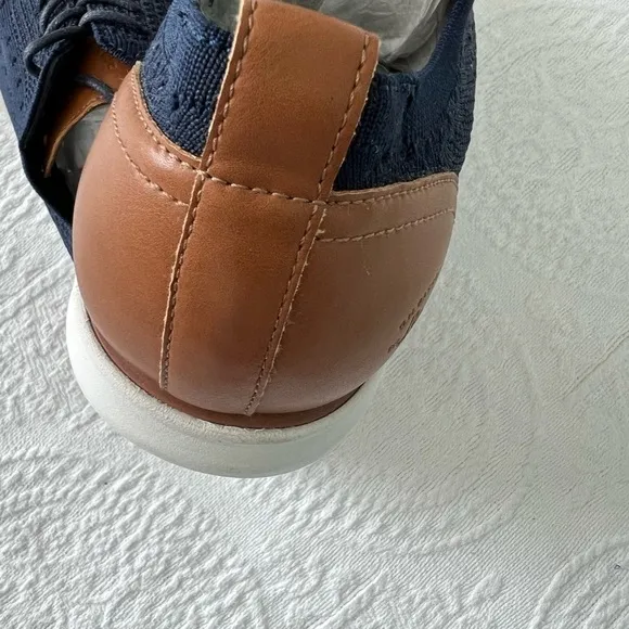 G.H. Bass &amp; Co: NWOT Navy with Brown Leather Trim Lace Up Casual Shoes, Size 13.