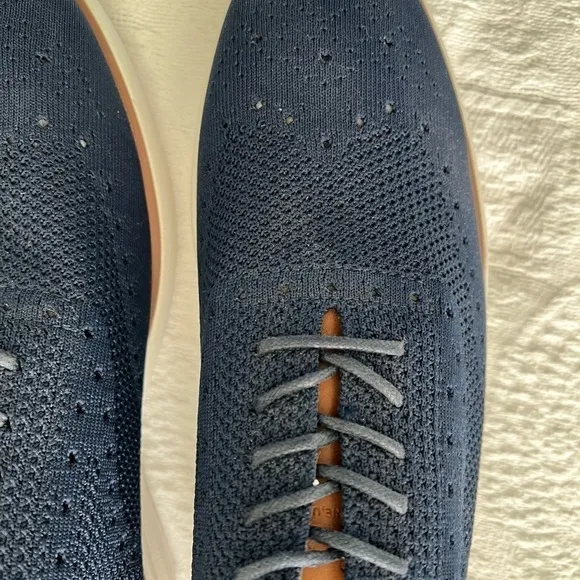 G.H. Bass &amp; Co: NWOT Navy with Brown Leather Trim Lace Up Casual Shoes, Size 13.