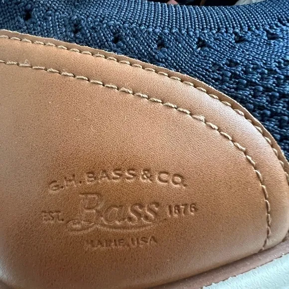 G.H. Bass &amp; Co: NWOT Navy with Brown Leather Trim Lace Up Casual Shoes, Size 13.