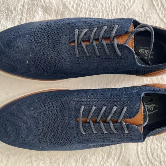 G.H. Bass &amp; Co: NWOT Navy with Brown Leather Trim Lace Up Casual Shoes, Size 13.