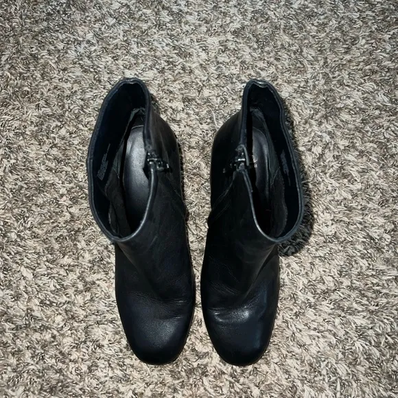 Gianni Bini Black Leather Boot Heels Size 9.5