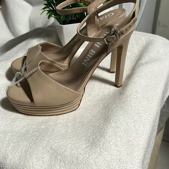 Gianni Bini Shoes Beige Platform Heels