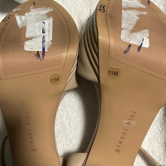 Gianni Bini Shoes Beige Platform Heels