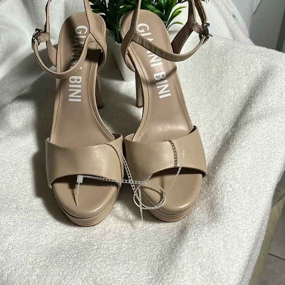 Gianni Bini Shoes Beige Platform Heels