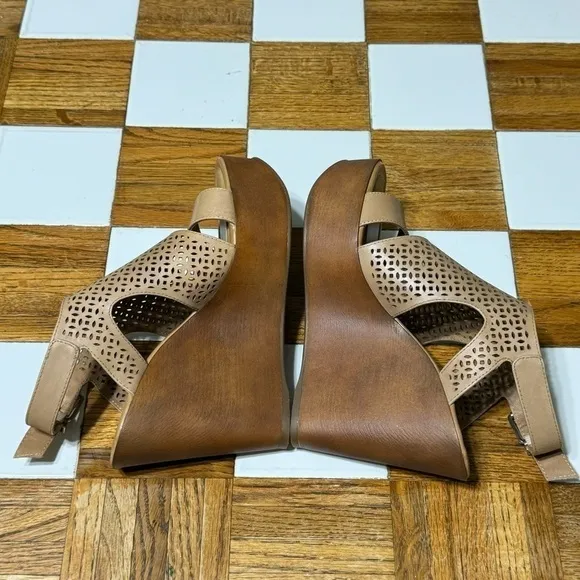 Gianni Bini Soo-Good DK Siera Tan Leather Wedges Size 7.5 Women