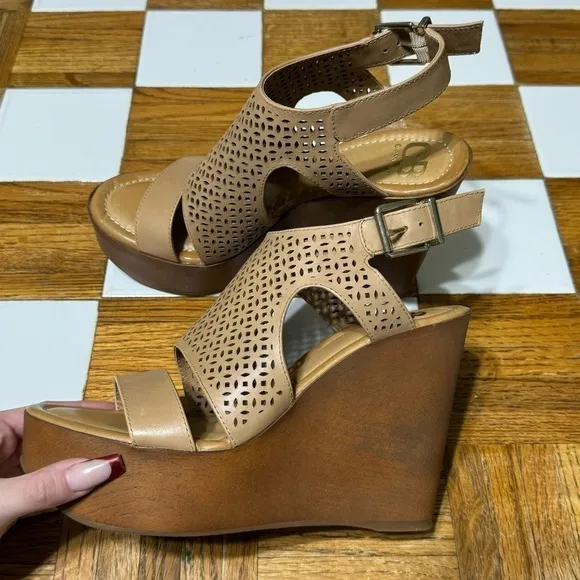Gianni Bini Soo-Good DK Siera Tan Leather Wedges Size 7.5 Women