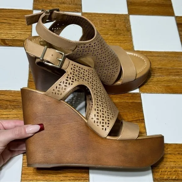 Gianni Bini Soo-Good DK Siera Tan Leather Wedges Size 7.5 Women