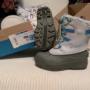 Girls size 12 Columbia snow boots never worn new in box.
