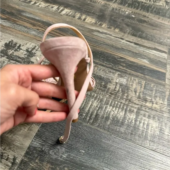 Gorgeous Veronica Beard Abriella Lavender Suede Strap Shoes