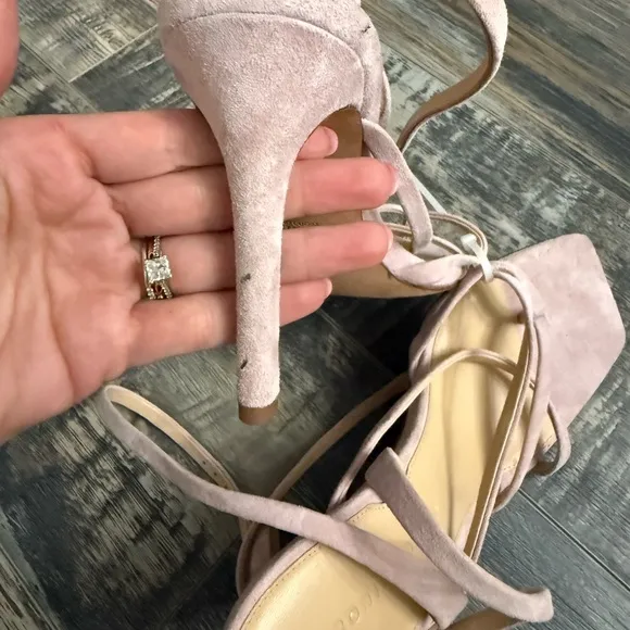 Gorgeous Veronica Beard Abriella Lavender Suede Strap Shoes