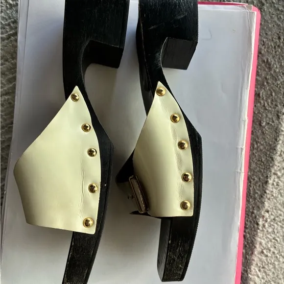Gucci Cream and Black sandals vintage