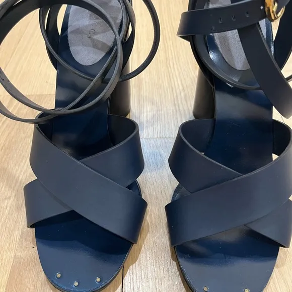 ✨Gucci Leather Heels✨