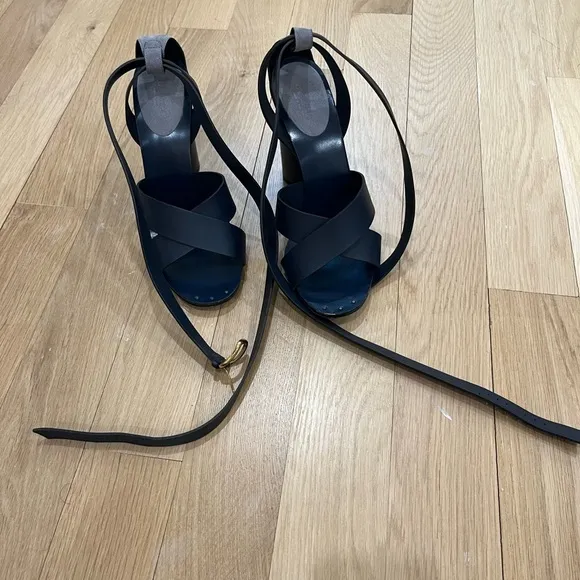 ✨Gucci Leather Heels✨
