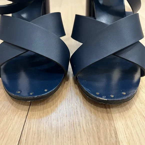 ✨Gucci Leather Heels✨