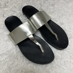 Gucci Silver Thong Slide Sandals Leather Size EU40/US 9, Style 370874, leather