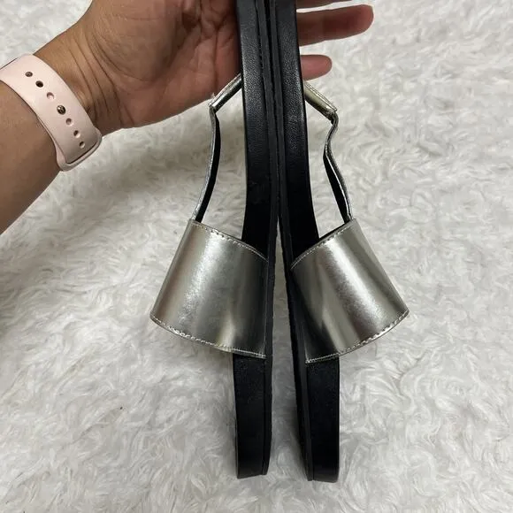 Gucci Silver Thong Slide Sandals Leather Size EU40/US 9, Style 370874, leather