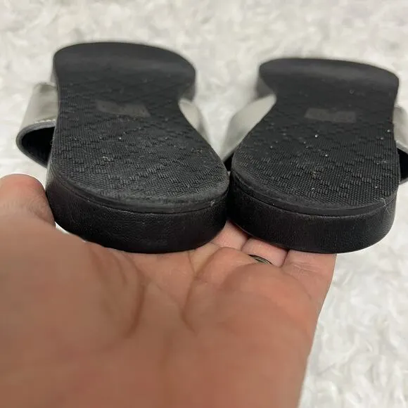 Gucci Silver Thong Slide Sandals Leather Size EU40/US 9, Style 370874, leather