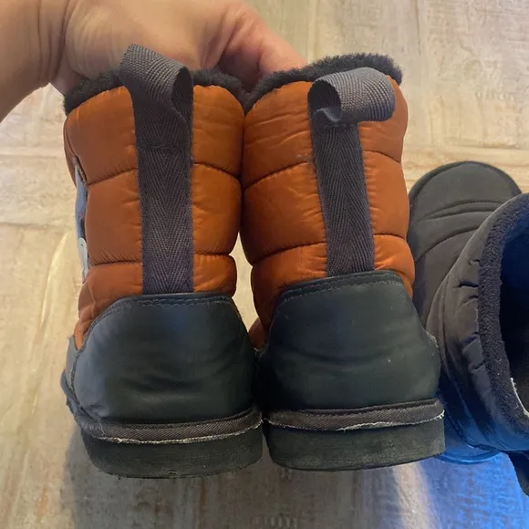 🤎🖤H&amp;M Boys bundle puffer snow boots slip in size 1-1.5 🤎🖤Disney Mickey