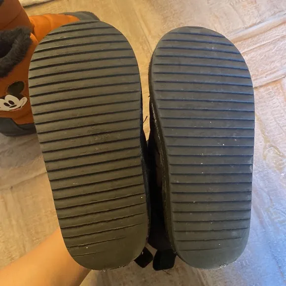 🤎🖤H&amp;M Boys bundle puffer snow boots slip in size 1-1.5 🤎🖤Disney Mickey