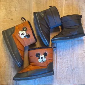 🤎🖤H&amp;M Boys bundle puffer snow boots slip in size 1-1.5 🤎🖤Disney Mickey