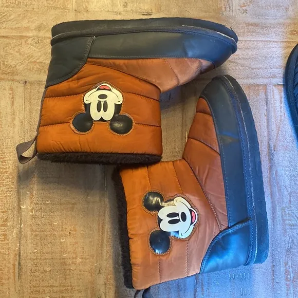 🤎🖤H&amp;M Boys bundle puffer snow boots slip in size 1-1.5 🤎🖤Disney Mickey