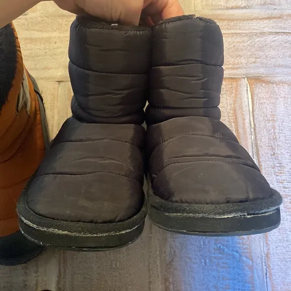 🤎🖤H&amp;M Boys bundle puffer snow boots slip in size 1-1.5 🤎🖤Disney Mickey