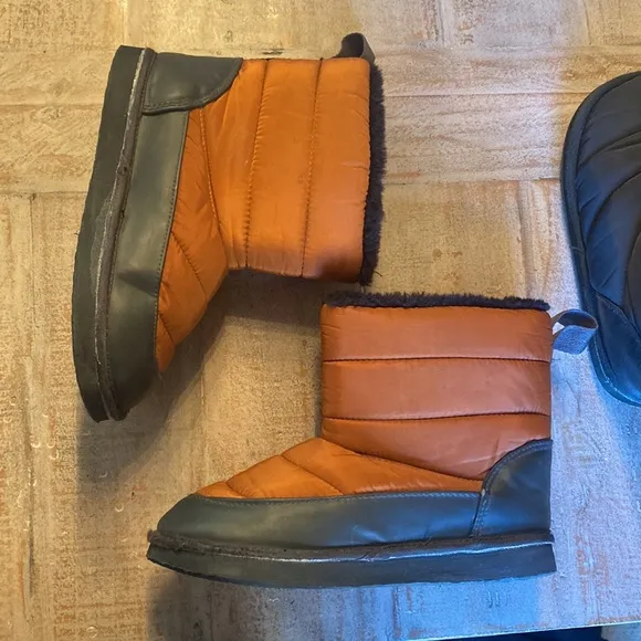 🤎🖤H&amp;M Boys bundle puffer snow boots slip in size 1-1.5 🤎🖤Disney Mickey