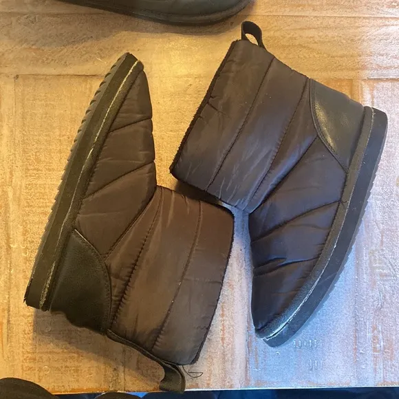 🤎🖤H&amp;M Boys bundle puffer snow boots slip in size 1-1.5 🤎🖤Disney Mickey