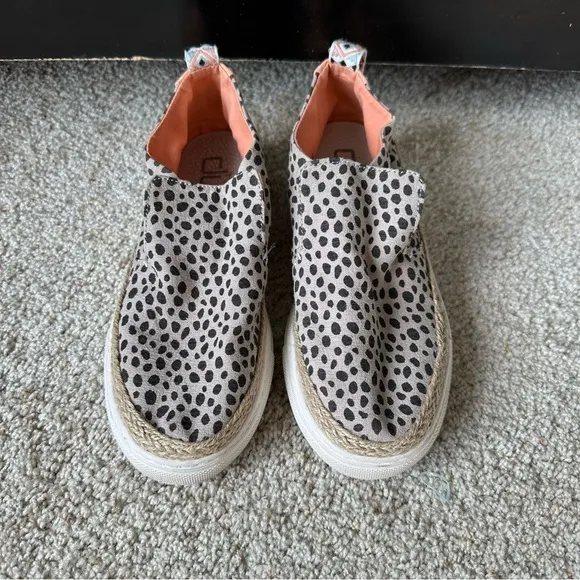 HEY DUDE WOMENS PEYTON LEOPARD LINEN SLIP ON SHOES