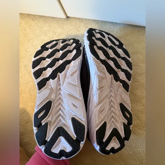Hoka One Men’s Clifton 8 Running Shoes