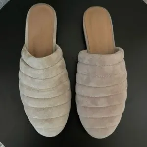 Huma Blanco Mules Size 37 (US 7)