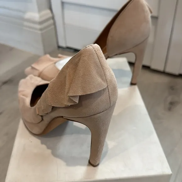 IRO NWT Suede Leather Nude Ruffled Heel Shoes. Very stylish.