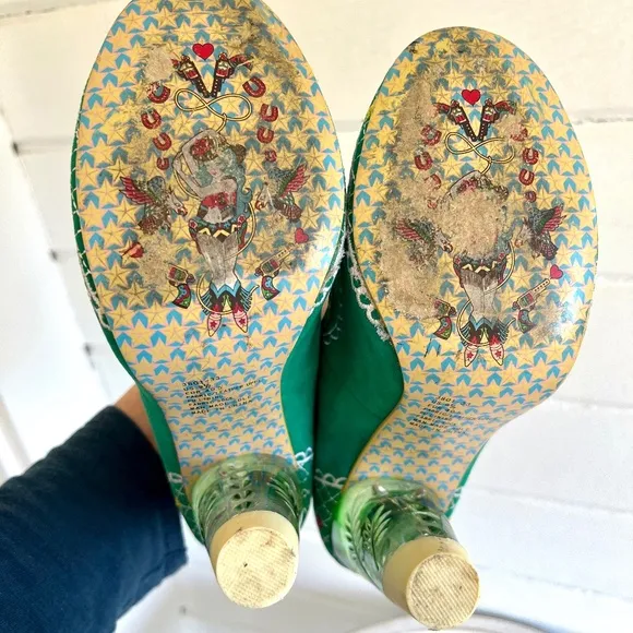 IRREGULAR CHOICE Turquoise Mint Suede Pumps w/ Lucite Heels - 9 1/2
