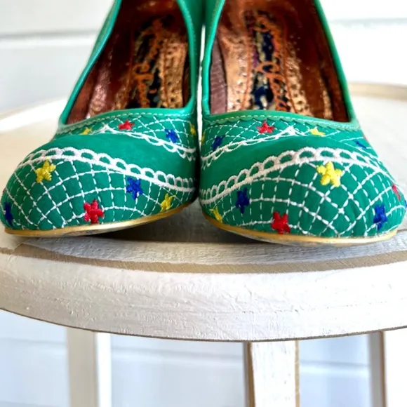 IRREGULAR CHOICE Turquoise Mint Suede Pumps w/ Lucite Heels - 9 1/2
