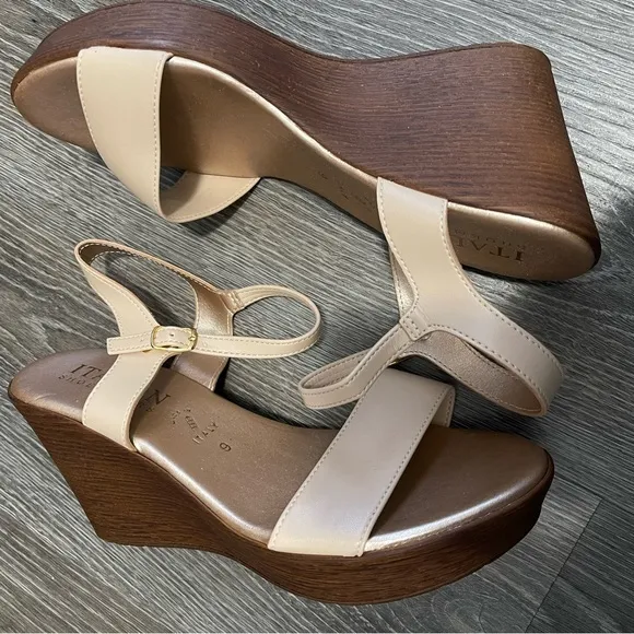 Italian shoemaker Arianna - Strap Wedge Sandal
