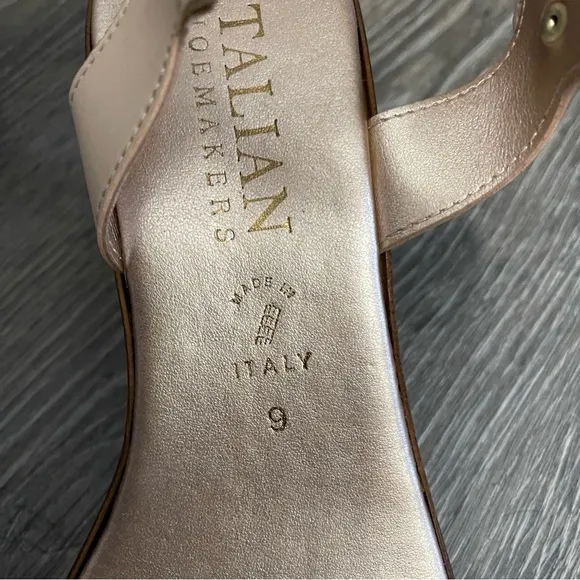 Italian shoemaker Arianna - Strap Wedge Sandal