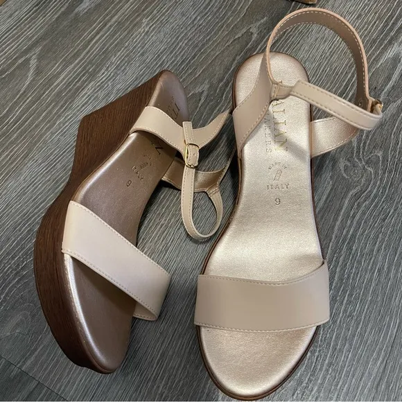 Italian shoemaker Arianna - Strap Wedge Sandal