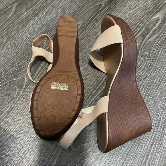 Italian shoemaker Arianna - Strap Wedge Sandal