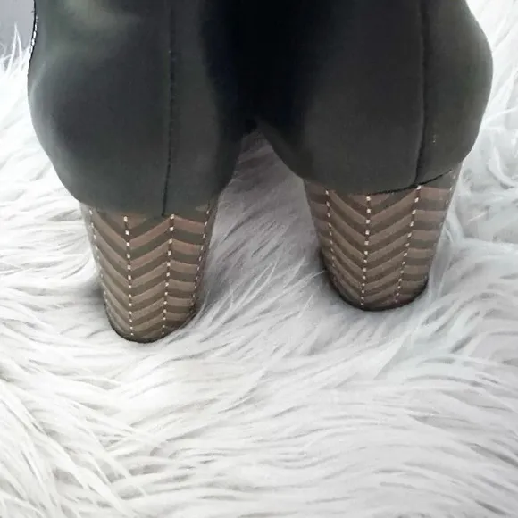 JAMES CHAN | Delia Black Ankle Boots Booties Herringbone Chevron | Size 8.5