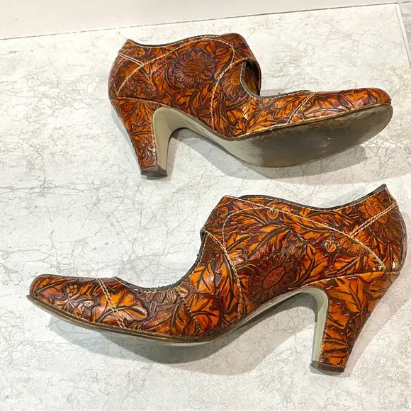 JEFFREY CAMPBELL Mary jane heels VINTAGE brown LEATHER TOOLED women’s 9.5 pumps