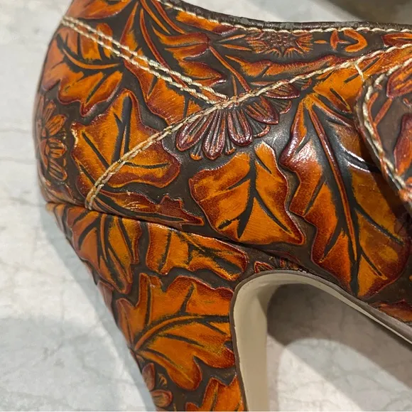 JEFFREY CAMPBELL Mary jane heels VINTAGE brown LEATHER TOOLED women’s 9.5 pumps