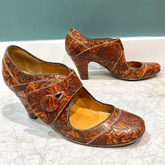 JEFFREY CAMPBELL Mary jane heels VINTAGE brown LEATHER TOOLED women’s 9.5 pumps