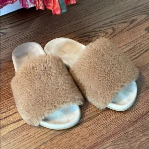 Jenni Kayne elegant feminine flirty fun CLASSIC shearling Slide Sandals 38 ♥️