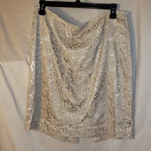 Jones New York Petite Size 12P Cream Lace Skirt