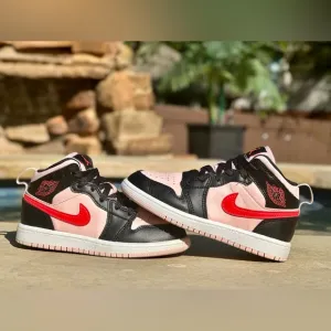 Jordan 1 Mid Atmosphere, Black &amp; Pink Preschool Sneaker - Size 11C (640734-604)