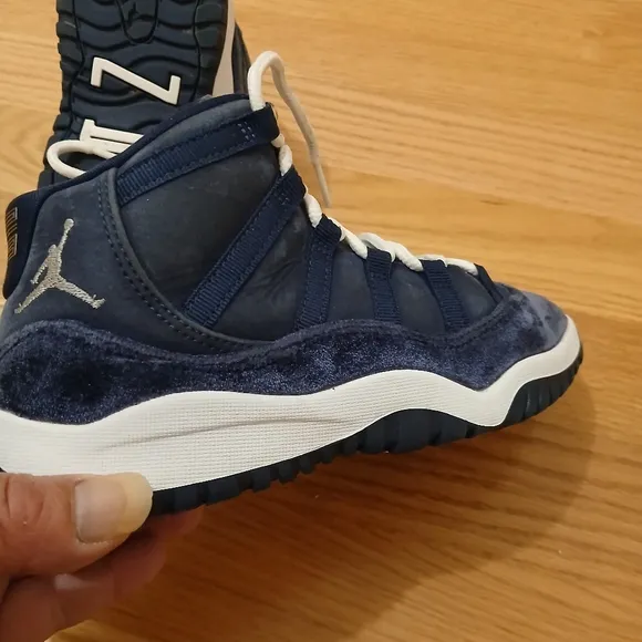 Jordan 11 Retro Midnight Navy Streetwear/Lifestyle Shoes Size 2 Youth Un…