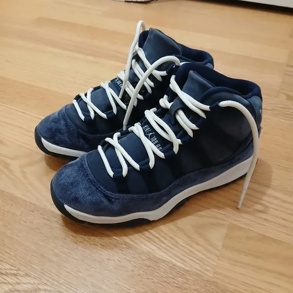 Jordan 11 Retro Midnight Navy Streetwear/Lifestyle Shoes Size 2 Youth Un…